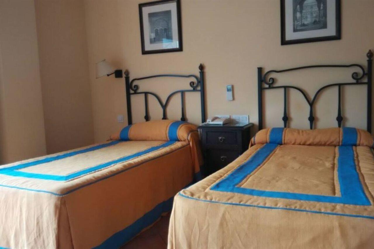Hotel Calderon Cenes de la Vega Kültér fotó